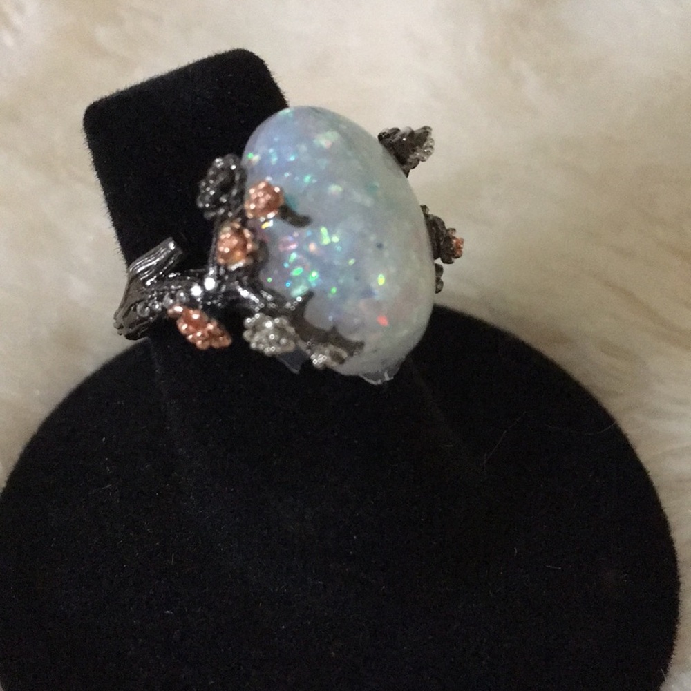 Ring - Picture 2 of 4
